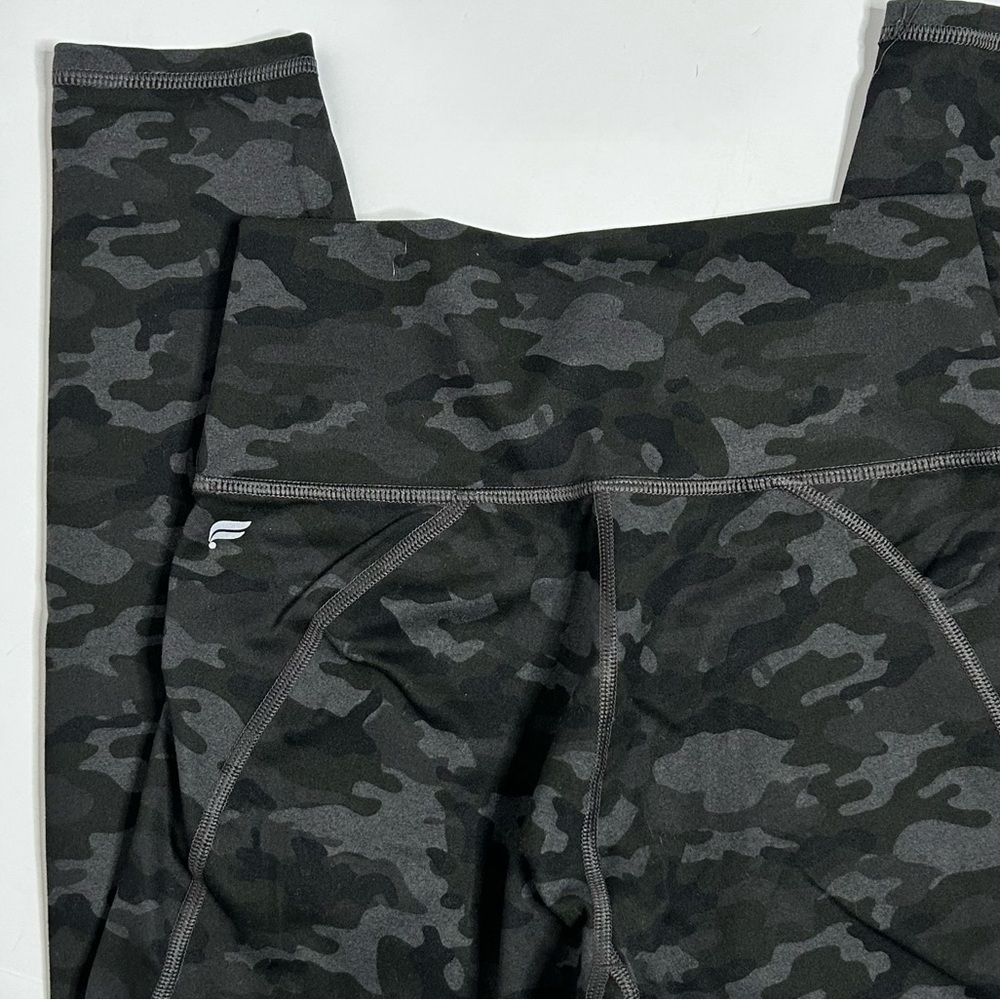 Fabletics Camo Print Cropped Activewear Leggings - Picture 5 of 13